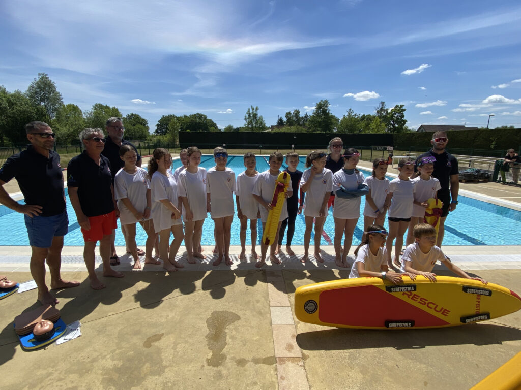 Les 17 jeunes participants à la première session JSA