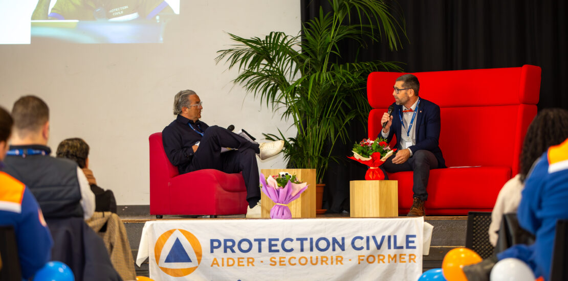 Le président Valéry Calin et l'animateur lors de l'assemblée générale de la protection civile 71