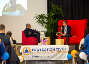 Le président Valéry Calin et l'animateur lors de l'assemblée générale de la protection civile 71